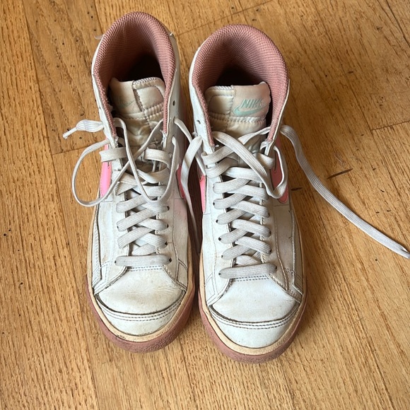 Pink high top Nike shoes - Picture 1 of 4